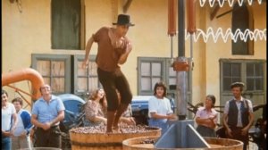 Адриано Челентано в фильме-Укрощение строптивого.Муз.фрагмент.