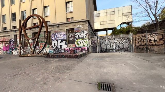 Wie schaut das BERGHAIN der BESTE CLUB in BERLIN aus? смотреть онлайн