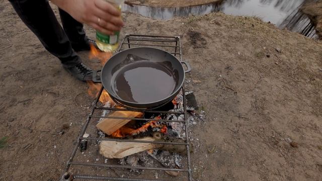 Как обжечь новую чугунную сковороду. Готовим вкусняшку на новой сковороде. смотреть онлайн