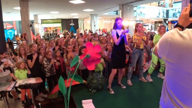 MEET AND GREET Riga Plaza встреча блогеров в Риге Latvian Sisters Niklavs Pipars lv смотреть онлайн