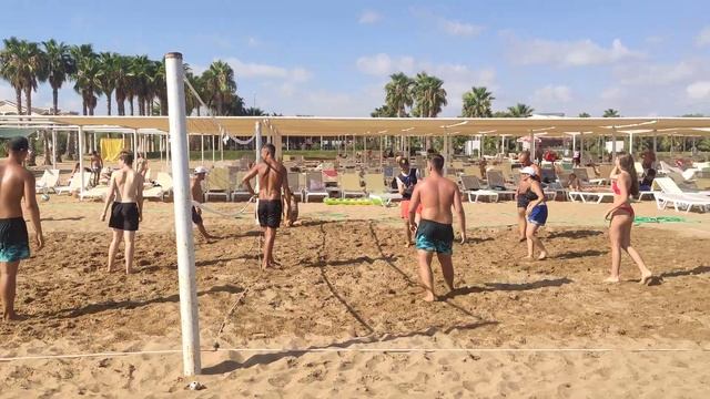 Игра в волейбол на пляже (23.08.2022) смотреть онлайн