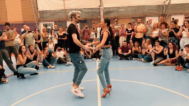 Bachata Tutorial Combination - Daniel Y Tom Bachata Partner Work Explaind смотреть онлайн