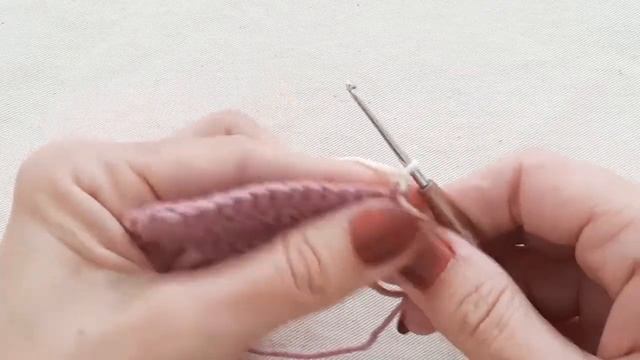 Смена нити в конце ряда (видео 23) Вязание крючком смотреть онлайн