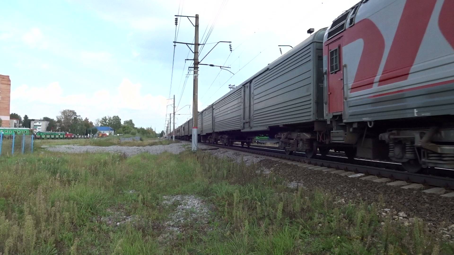 Электровоз ЭП1М-416 с почтовым поездом следует по станции Нижний Новгород Сортировчный смотреть онлайн