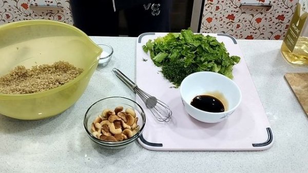 Cалат с креветками и киноа.Salad with prawns and quinoa.