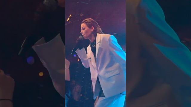 Ева Власова -Танцуй Вопреки 25 12 2022 16 тонн Москва смотреть онлайн