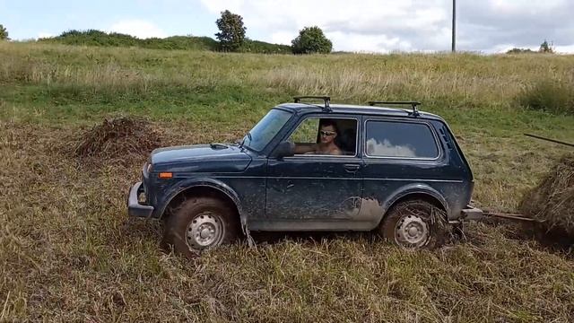 Нива тянет сено смотреть онлайн