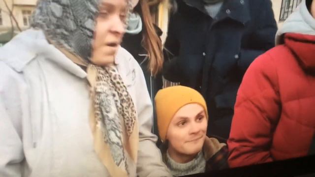 Андрей и бабушка сидит в автобусе и пукнул Андрей и так ваняет смотреть онлайн