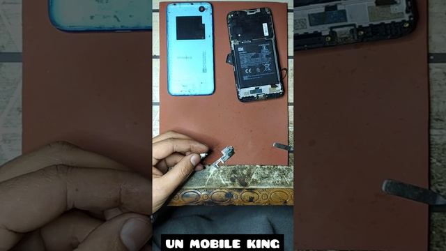 MI Redmi Go Charging Problem Solution || Redmi Go Charging Port Replacement | MI Charging Pin Chang смотреть онлайн