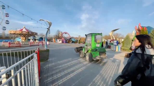 Irl!! стрим Амины Тендерлибае |Ирл стрим Амины с парка аттракционов с Диларой ,Сендомом ,Настей и смотреть онлайн