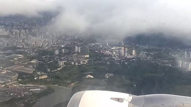 Взлёт в Кольцово и красивый подъëм среди кучевых облаков. смотреть онлайн