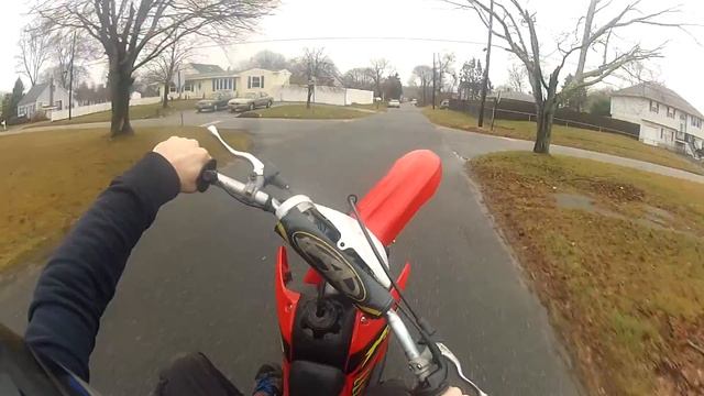 Honda XR 100 wheelie смотреть онлайн