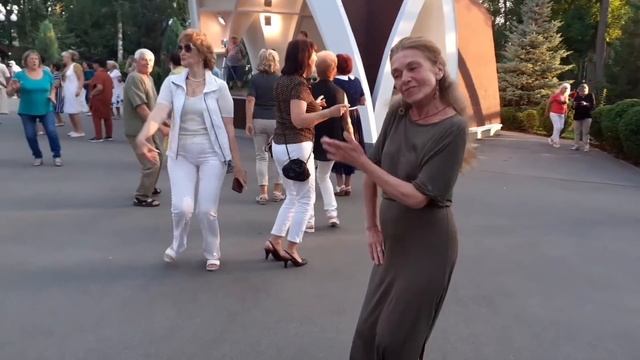 А Я, РЕВНУЮ ТЕБЯ!,???/СУПЕР ПЕСНЯ И ТАНЦЫ В ПАРКЕ ГОРЬКОГО ХАРЬКОВ АВГУСТ 2021 смотреть онлайн