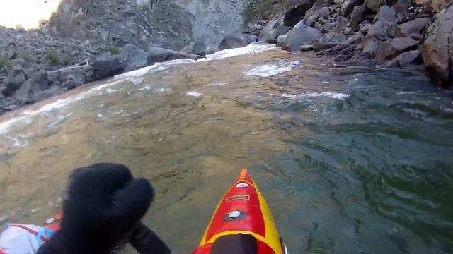 Порог Ключевой, 1 ступень, Нижнее ущелье Башкауса. Вода выше среднего смотреть онлайн