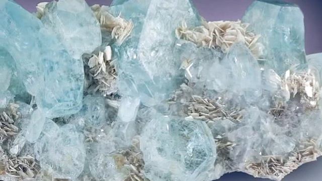 Gemstones - Аquamarine (аквамарин)...