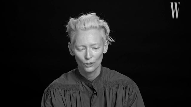 Tilda Swinton Cuddles Puppy While Talking Secret Skills and School Uniforms | Screen Tests смотреть онлайн