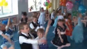 ФЛЕШМОБ НА ВЫПУСКНОМ В ДЕТСКОМ САДУ "СВЕТЛЯЧОК"