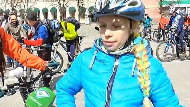 С велосипедом – на весь месяц смотреть онлайн