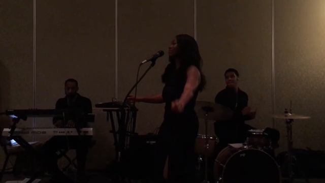 Jill Scott Cover 'Golden' смотреть онлайн