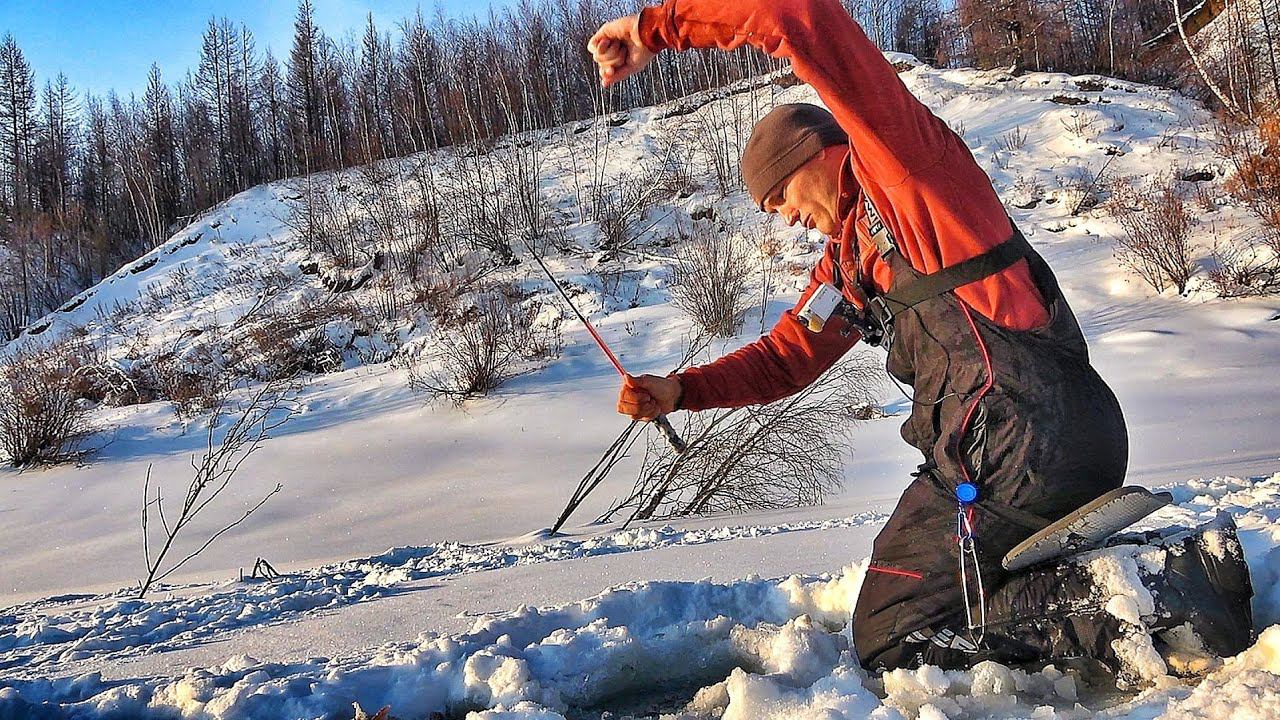 ЭМОЦИИ ЖЕСТЬ! РВУТ ЛЕСКУ! ВЫРЫВАЮТ УДОЧКУ! ХВАТАЮТ ГОЛЫЕ КРЮЧКИ! это Якутия!Безнасадка в деле. смотреть онлайн