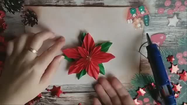 Поделки из бумаги. Делаем рождественский цветок - пуансеттия из простой цветной бумаги