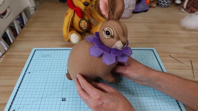 Needle felting with flat felt - Full tutorial with Lisa Pay смотреть онлайн