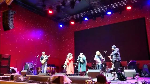 Алиса Тен, Анна Хвостенко, Иван Жук - Свадебная песня (дело плохо) смотреть онлайн