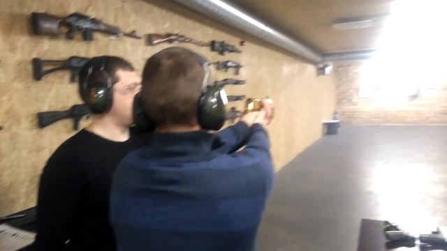 Выстрел из Desert Eagle смотреть онлайн