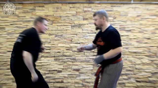 Хват рукой за лезвие ножа смотреть онлайн