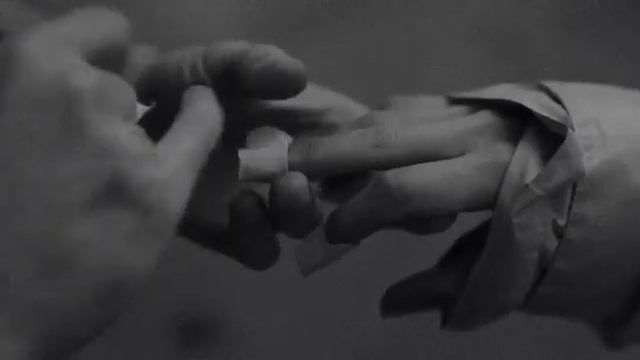 рядом с ним она какая-то придурковатая,но самая счастливая) смотреть онлайн