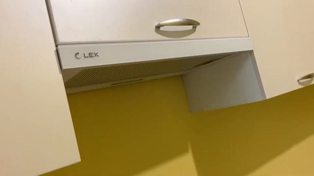 Белая кухня Вардек. Обзор кухни. Дизайн прямой кухни. смотреть онлайн