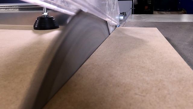 Раскрой материала МДФ на Форматно-раскроечном станке HOMMEL IDEA 32 PRO