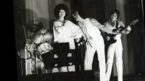 ВИА "Весёлые ребята" -  Папа, подари мне куклу