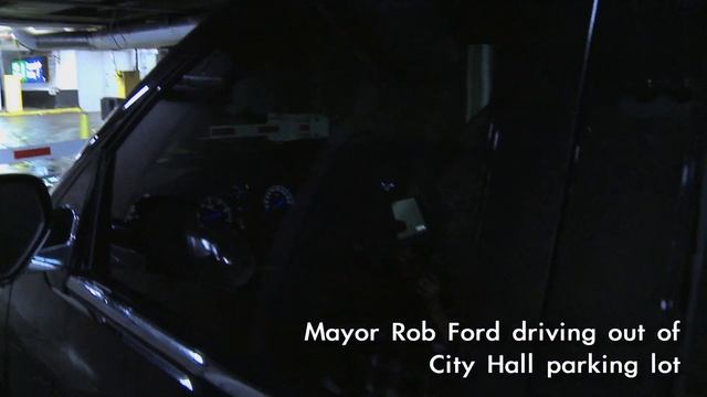 VIDEO: Ford Brothers fleeing Toronto City Hall - Oct. 31, 2013 смотреть онлайн