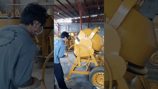 Concrete Mixer. Two Bagger. Easy and light dump. смотреть онлайн