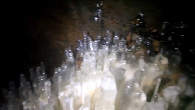 Выработка старой шахты. Сосульки. смотреть онлайн