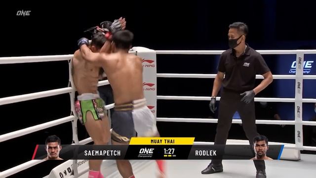 RAZOR-CLOSE Muay Thai War ? Saemapetch vs. Rodlek смотреть онлайн