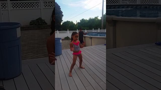 Kids Pool dance смотреть онлайн