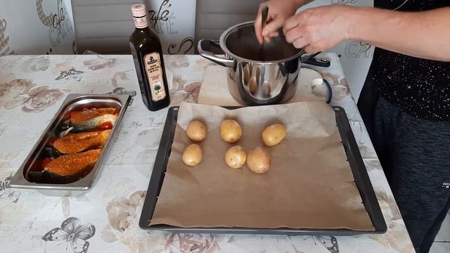 РЕЦЕПТ БОМБА!!! Стейки лосося с давленным картофелем, запечённые в духовке. смотреть онлайн