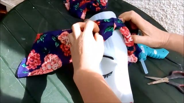 Как я сделала кашпо из пластиковой бутылки. DIY. Укрась сад своими руками! смотреть онлайн