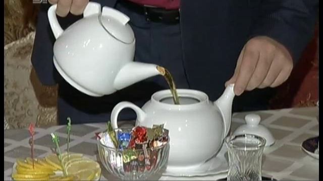 90-60-90 или с пером в руках. Самые необычные традиции чаепития смотреть онлайн