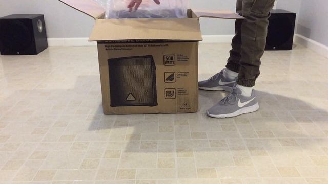 Behringer Eurolive B1200D-PRO Unboxing смотреть онлайн