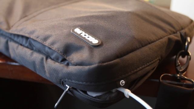 Best Laptop Case | Tech Overload | Incase Sling Sleeve Deluxe 13" смотреть онлайн