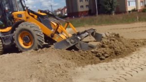 Выравнивание площадки под автостоянку трактором JCB - steh39.ru
