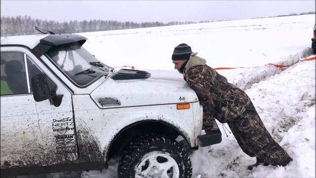 три НИВЫ 4х4 (off Road) по тяжелому снегу