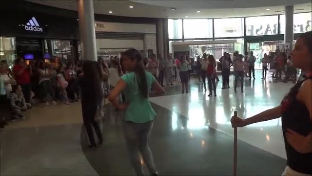 La Verbena de la Paloma - Flashmob Sambil segunda parte смотреть онлайн