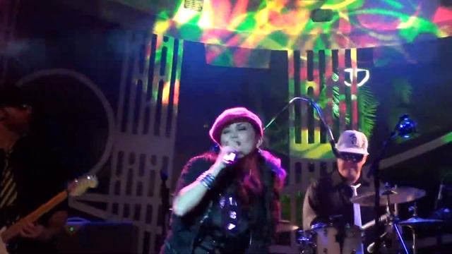 Sandra Allen & The Stellar Show Band смотреть онлайн