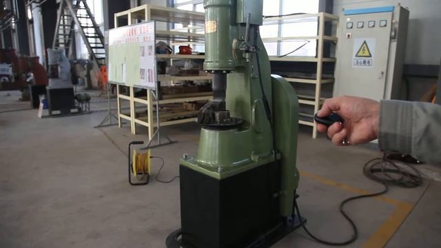 Действие Серп и дистанционное управление действия пневматического молота свободной ковки смотреть онлайн