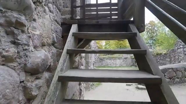 Прогулка по замку Сигулды и усадьбе. смотреть онлайн