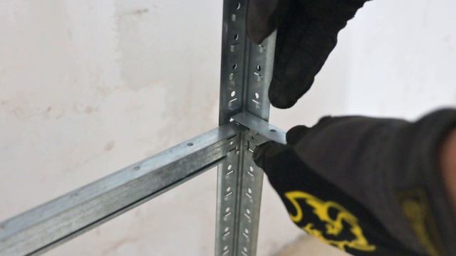 Сборка легкого металлического стеллажа. Видеоинструкция